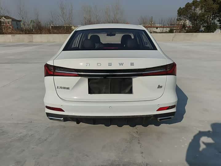 Фото 9 - Roewe i5