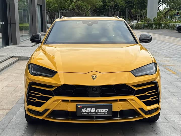 Фото 2 - Lamborghini Urus