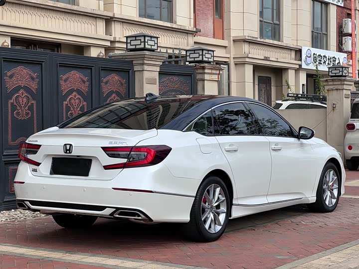 Фото 7 - Honda Accord