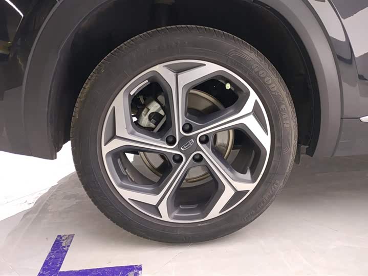 Фото 6 - Geely Monjaro