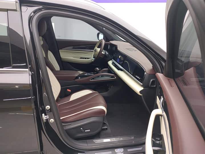 Фото 8 - Geely Monjaro