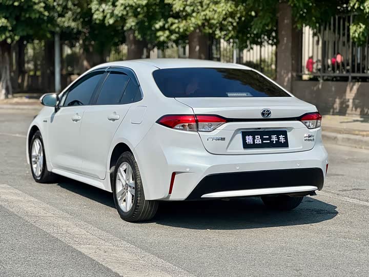 Фото 6 - Toyota Levin Hybrid