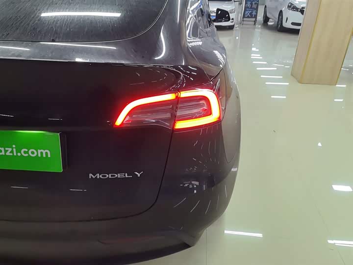 Фото 8 - Tesla Model Y