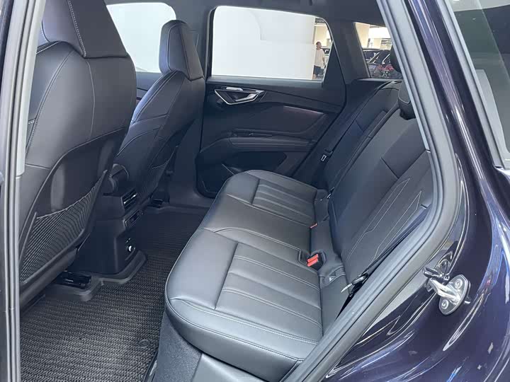 Фото 8 - Audi Q4 e-tron