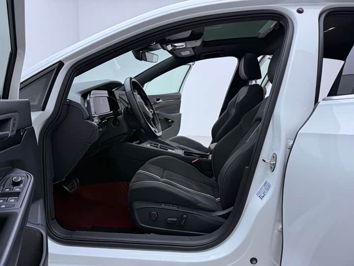 Фото 5 - Volkswagen Golf