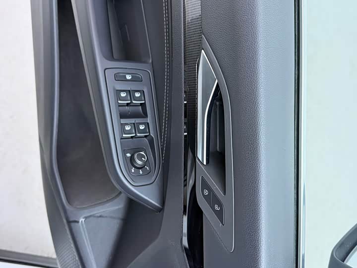 Фото 8 - Volkswagen Golf