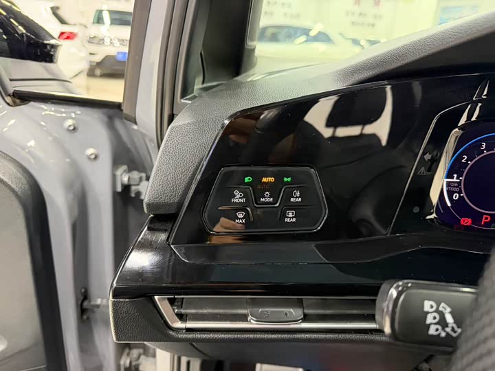 Фото 9 - Volkswagen Golf