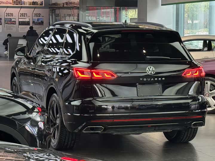 Фото 4 - Volkswagen Touareg