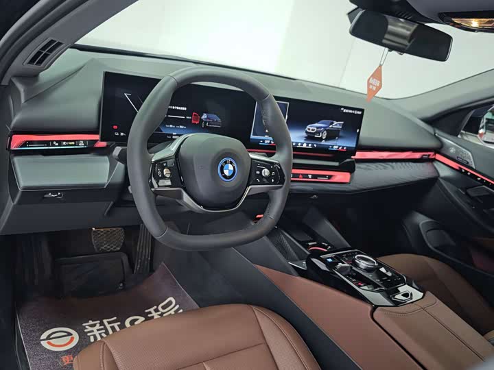 Фото 9 - BMW i5