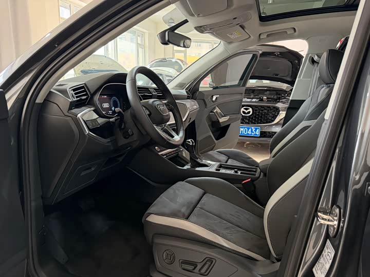 Фото 8 - Audi Q3