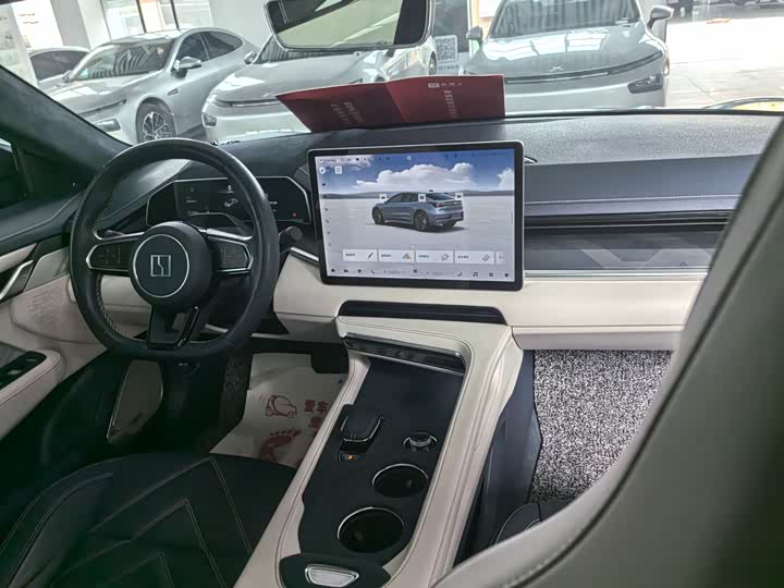 Фото 6 - Zeekr 001