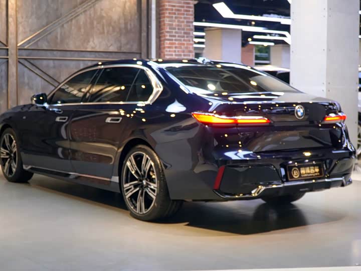 Фото 4 - BMW 7 Series