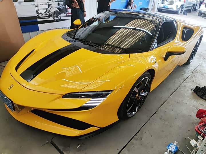Фото 2 - Ferrari SF90