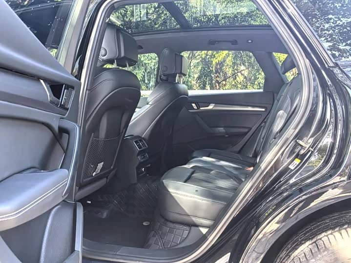 Фото 5 - Audi Q5L