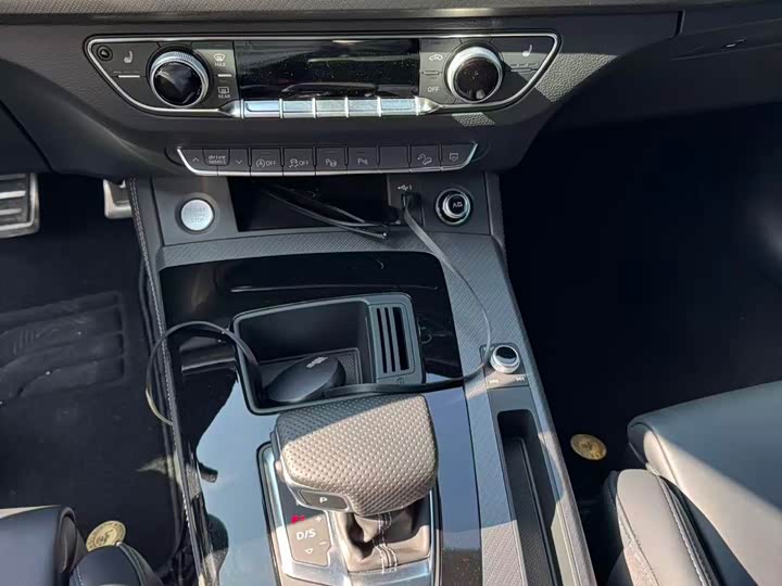 Фото 7 - Audi Q5L