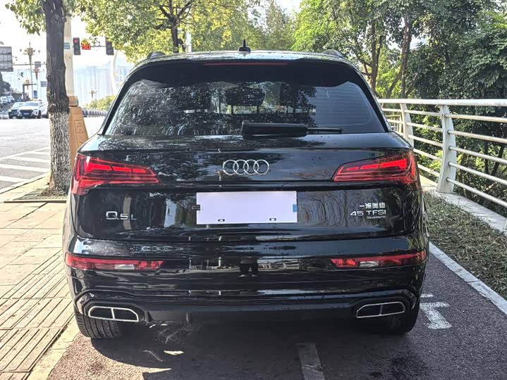 Фото 8 - Audi Q5L