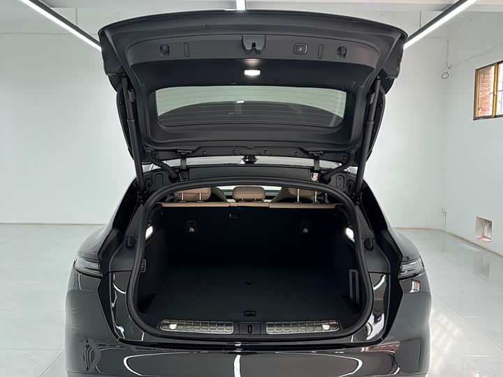 Фото 8 - Nio ET5T