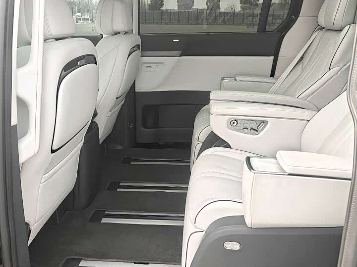 Фото 2 - XPeng X9