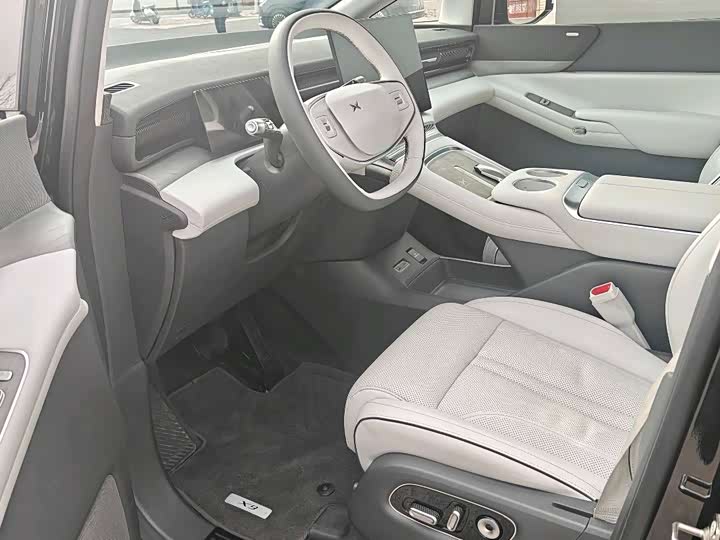 Фото 3 - XPeng X9