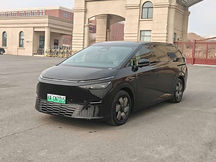 Фото 4 - XPeng X9