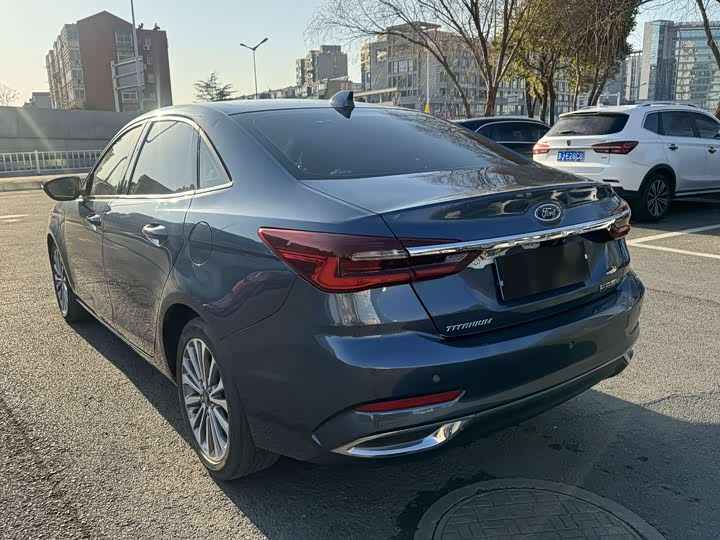 Фото 4 - Ford Escort