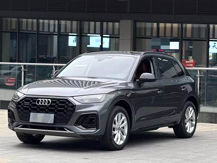 Фото 1 - Audi Q5L