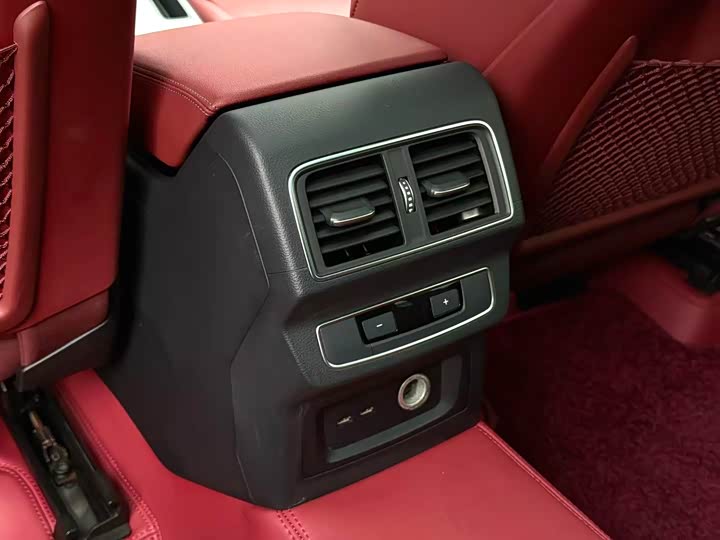 Фото 8 - Audi Q5L