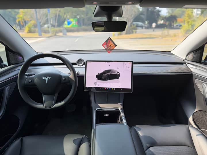 Фото 6 - Tesla Model Y