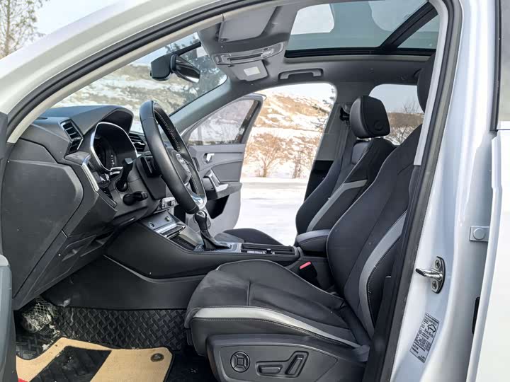 Фото 8 - Audi Q3