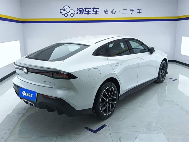 Фото 3 - Changan UNI-V Hybrid