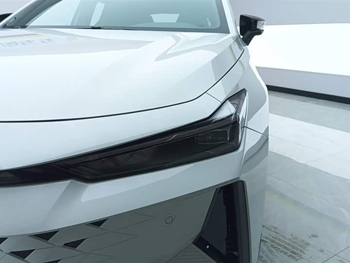 Фото 5 - Changan UNI-V Hybrid