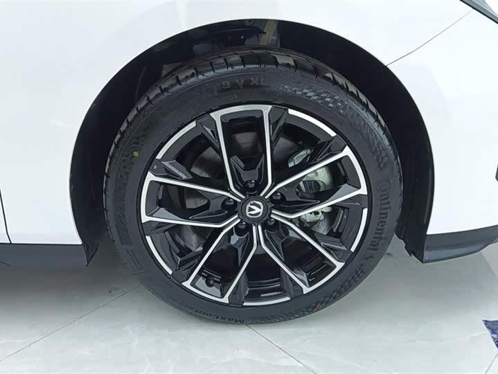 Фото 6 - Changan UNI-V Hybrid