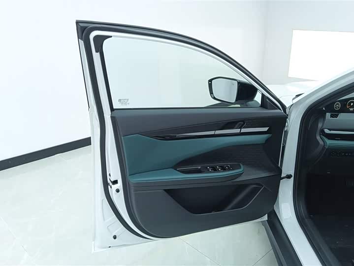 Фото 7 - Changan UNI-V Hybrid