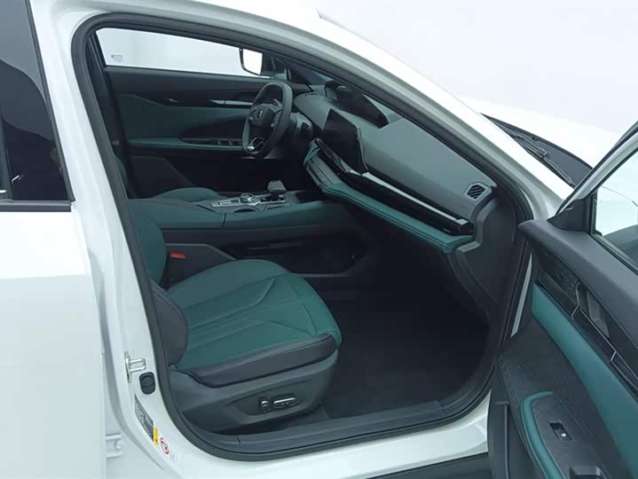 Фото 8 - Changan UNI-V Hybrid