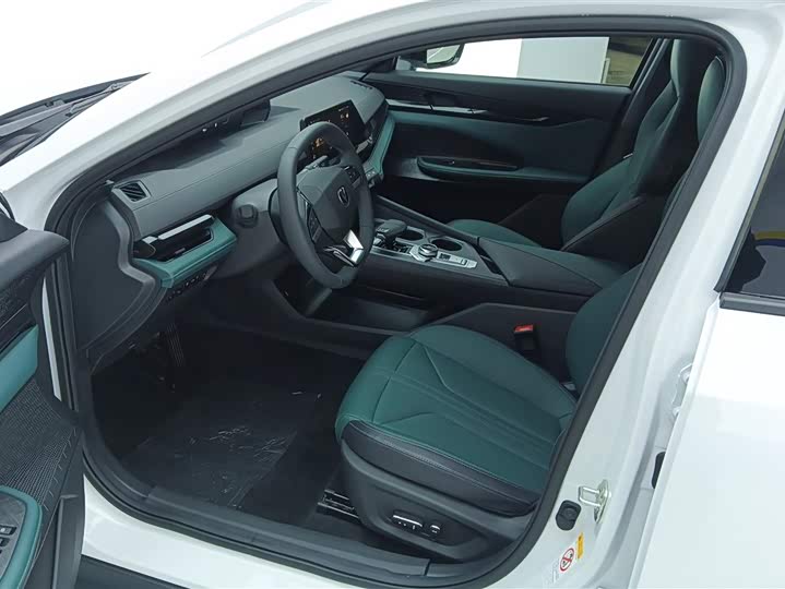 Фото 9 - Changan UNI-V Hybrid