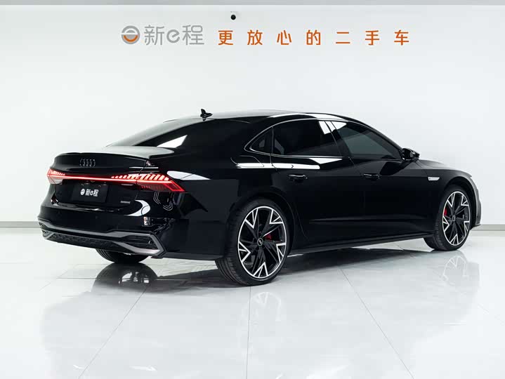 Фото 6 - Audi A7L