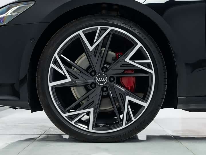 Фото 7 - Audi A7L