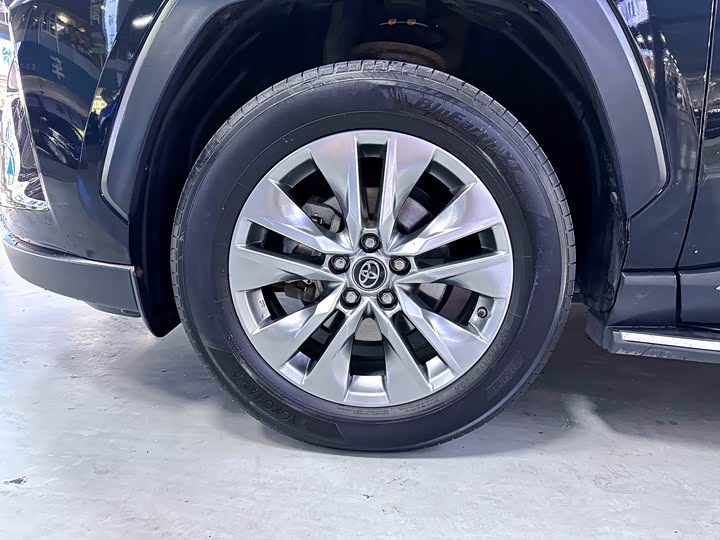 Фото 8 - Toyota Wildlander