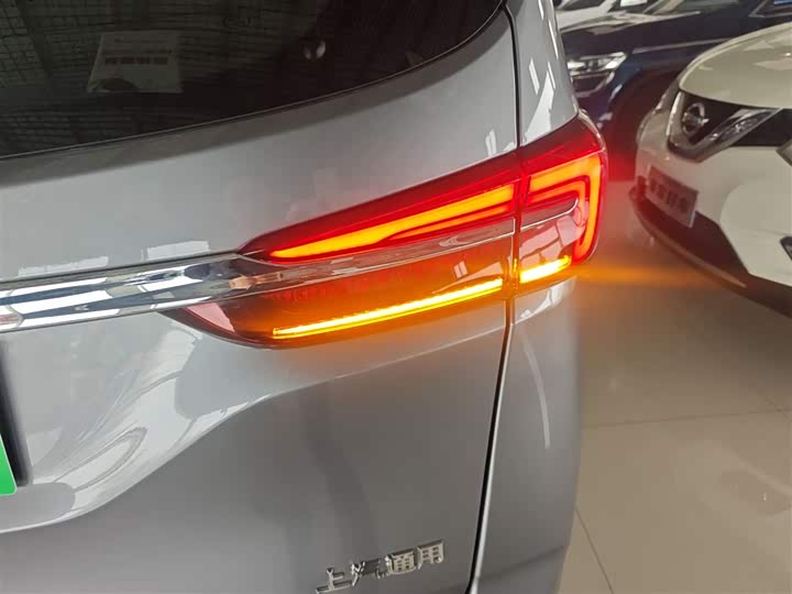 Фото 8 - Buick GL8 ES