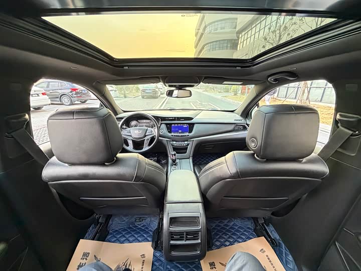 Фото 6 - Cadillac XT5