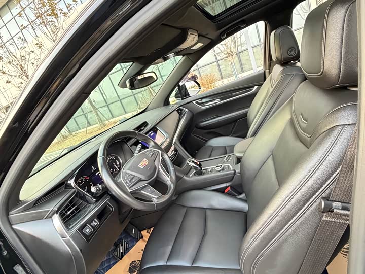 Фото 8 - Cadillac XT5