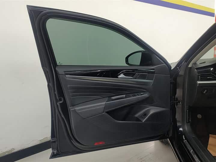 Фото 7 - Volkswagen Passat