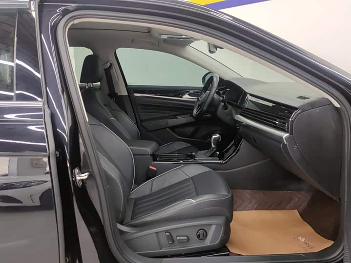 Фото 8 - Volkswagen Passat