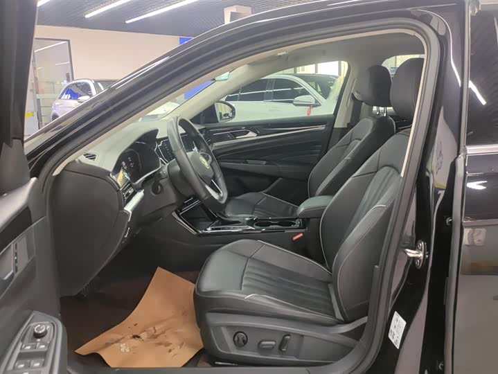 Фото 9 - Volkswagen Passat