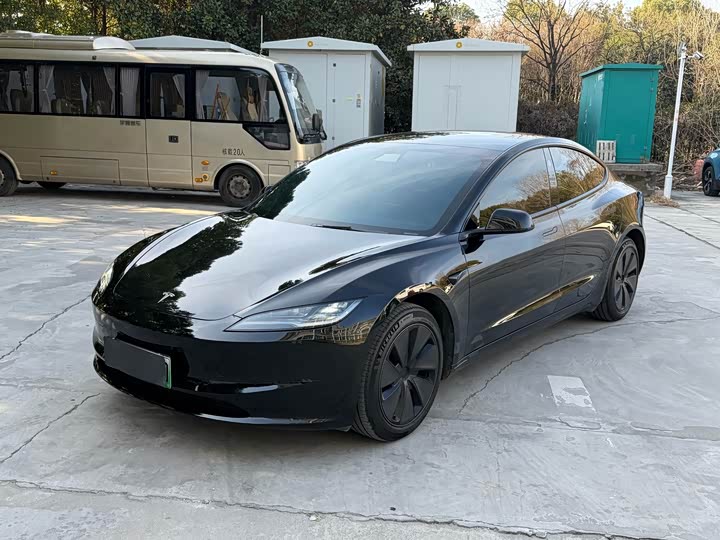 Фото 1 - Tesla Model 3