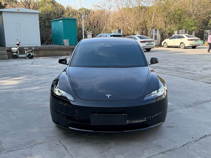 Фото 2 - Tesla Model 3