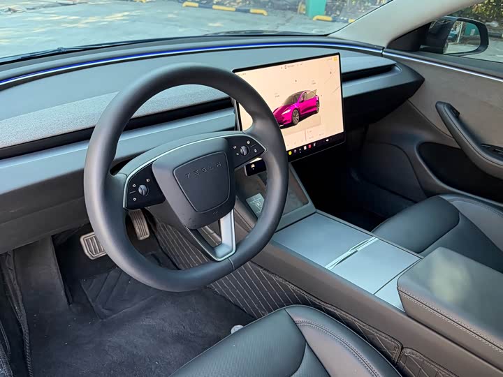 Фото 3 - Tesla Model 3