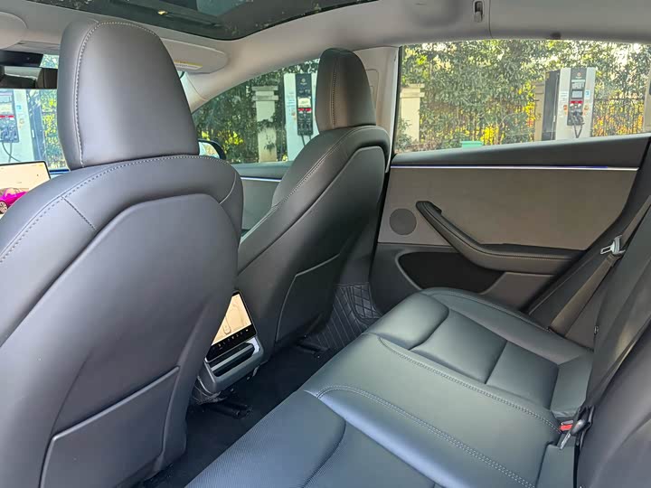 Фото 5 - Tesla Model 3