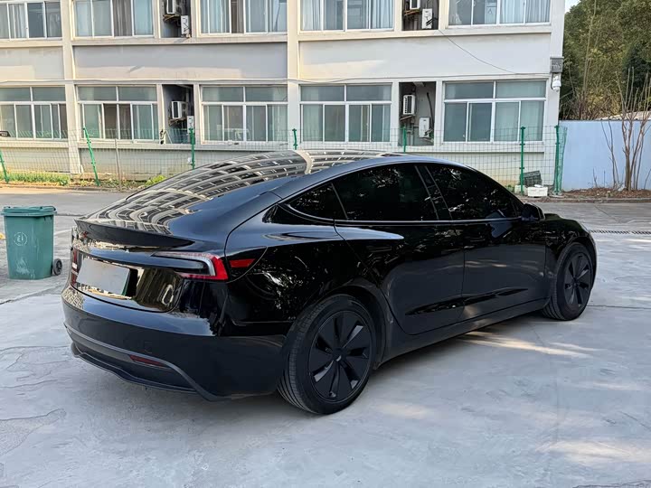 Фото 8 - Tesla Model 3