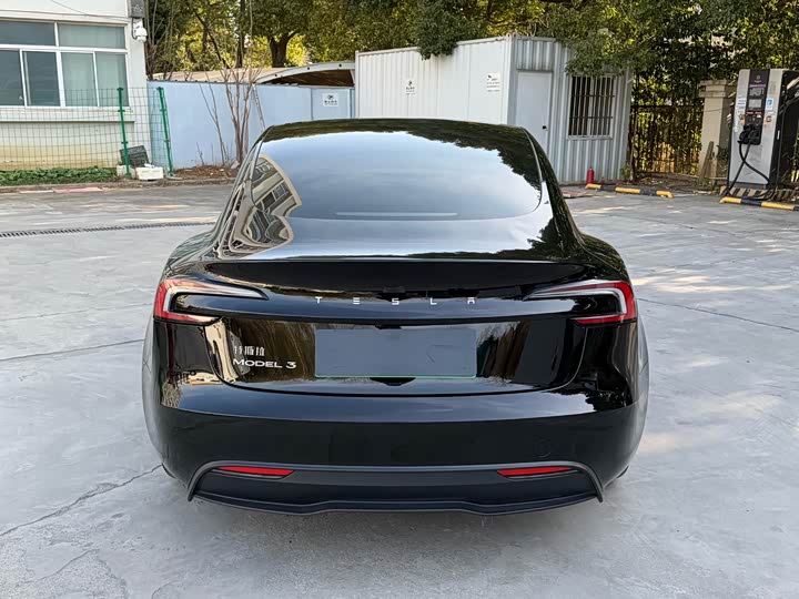 Фото 9 - Tesla Model 3